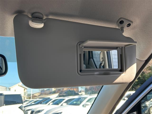 デイズ Ｘ　純正ナビ　衝突被害軽減システム　レーンキープアシスト　横滑り防止装置　盗難防止装置　コーナーセンサー　アイドリングストップ　ＥＴＣ　オートライト　純正フロアマット　純正アルミホイール　スペアキー（13枚目）