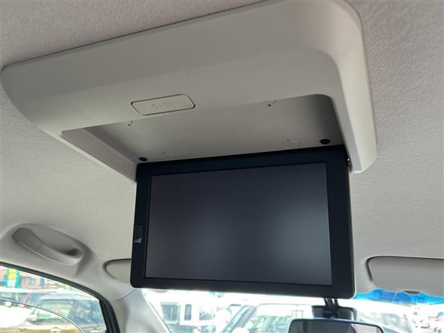 セレナ ハイウェイスター　Ｖセレ＋ＳａｆｔｙＩＩ　８インチナビ　フリップダウンモニター　全方位カメラ　フルセグ　両側パワースライドドア　Ｂｌｕｅｔｏｏｔｈ　衝突軽減システム　レーンキープアシスト　ＥＴＣ　ＬＥＤヘッドライト　フロアマット　スペアキー（5枚目）