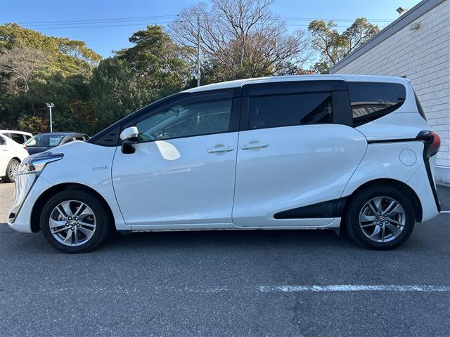 シエンタ ハイブリッドＧ　クエロ　純正ナビ　アラウンドビューモニター　衝突被害軽減システム　クルーズコントロール　レーンキープアシストコーナーセンサー　ＥＴＣ　ＬＥＤヘッドライト　オートライト　両側パワースライドドア　ドラレコ前後（41枚目）