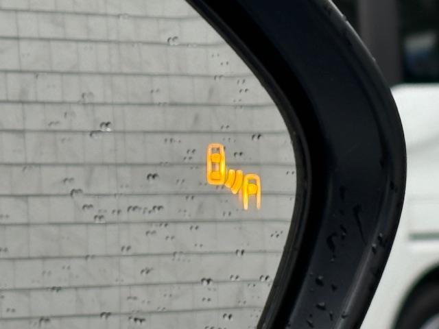 プリウス ＳセーフティプラスＩＩ　ナビ　フルセグ　Ｂｌｕｅｔｏｏｔｈ　バックカメラ　レーダークルーズコントロール　ブラインドスポットモニター　ＡＣ１００Ｖ　前後ドラレコ　スマートキー　マット　バイザー　ＬＥＤヘッドライト（2枚目）