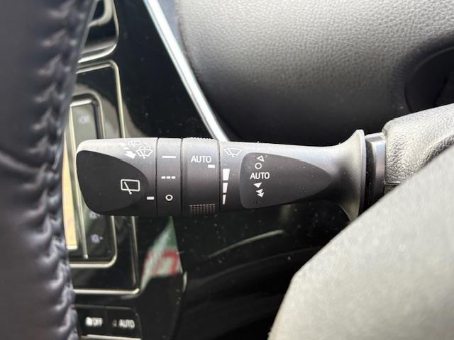 プリウス ＳセーフティプラスＩＩ　ナビ　フルセグ　Ｂｌｕｅｔｏｏｔｈ　バックカメラ　レーダークルーズコントロール　ブラインドスポットモニター　ＡＣ１００Ｖ　前後ドラレコ　スマートキー　マット　バイザー　ＬＥＤヘッドライト（14枚目）