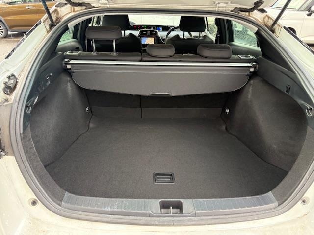 プリウス ＳセーフティプラスＩＩ　ナビ　フルセグ　Ｂｌｕｅｔｏｏｔｈ　バックカメラ　レーダークルーズコントロール　ブラインドスポットモニター　ＡＣ１００Ｖ　前後ドラレコ　スマートキー　マット　バイザー　ＬＥＤヘッドライト（28枚目）