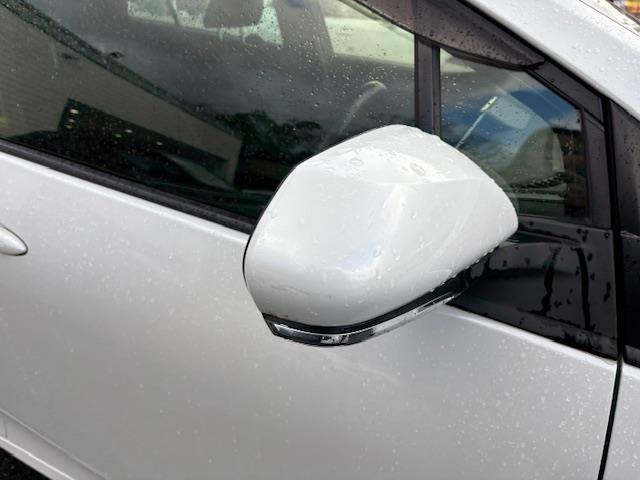 プリウス ＳセーフティプラスＩＩ　ナビ　フルセグ　Ｂｌｕｅｔｏｏｔｈ　バックカメラ　レーダークルーズコントロール　ブラインドスポットモニター　ＡＣ１００Ｖ　前後ドラレコ　スマートキー　マット　バイザー　ＬＥＤヘッドライト（30枚目）