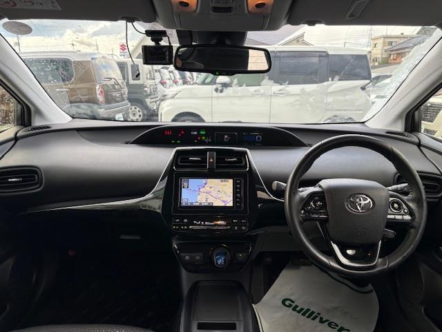 プリウス ＳセーフティプラスＩＩ　ナビ　フルセグ　Ｂｌｕｅｔｏｏｔｈ　バックカメラ　レーダークルーズコントロール　ブラインドスポットモニター　ＡＣ１００Ｖ　前後ドラレコ　スマートキー　マット　バイザー　ＬＥＤヘッドライト（42枚目）