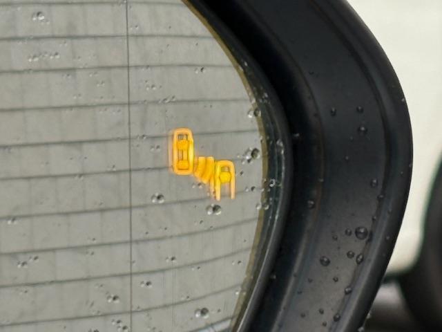 カムリ Ｇレザーパッケージ　メーカーナビ　フルセグ　Ｂｌｕｅｔｏｏｔｈ　バックカメラ　レザーシート　シートヒーター　レーダークルーズコントロール　ＢＳＭ　前後ドラレコ　パワーシート　スマートキー　ＥＴＣ　マット　バイザー（5枚目）