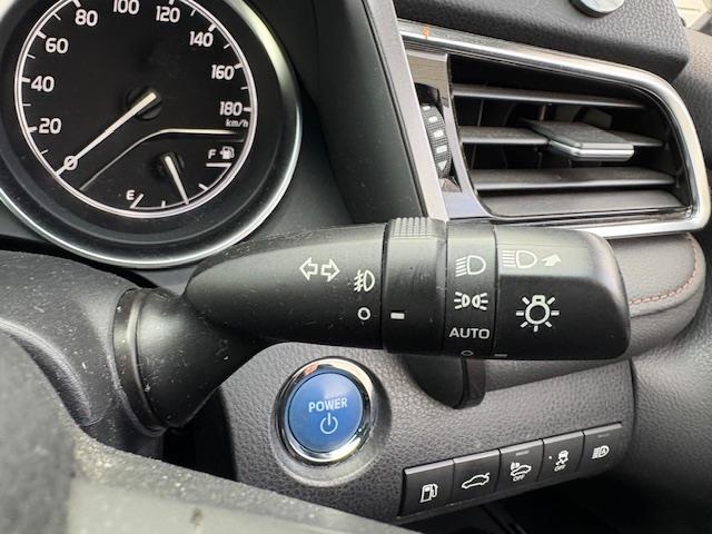 カムリ Ｇレザーパッケージ　メーカーナビ　フルセグ　Ｂｌｕｅｔｏｏｔｈ　バックカメラ　レザーシート　シートヒーター　レーダークルーズコントロール　ＢＳＭ　前後ドラレコ　パワーシート　スマートキー　ＥＴＣ　マット　バイザー（14枚目）