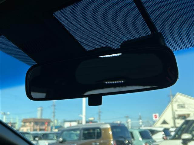 フィットハイブリッド Ｓ　ホンダセンシング　純正８インチナビ　バックカメラ　衝突被害軽減システム　レーダークルーズコントロール　レーンキープアシスト　ＥＴＣ　ＬＥＤヘッドライト　オートライト　純正フロアマット　純正アルミホイール　スペアキー（17枚目）