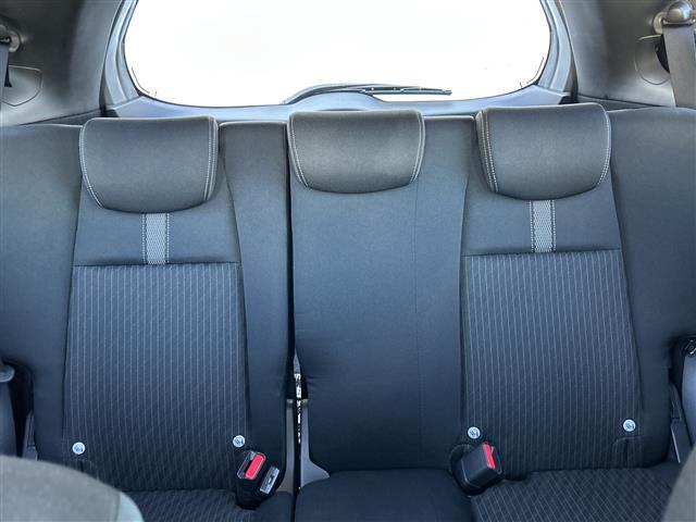 フィットハイブリッド Ｓ　ホンダセンシング　純正８インチナビ　バックカメラ　衝突被害軽減システム　レーダークルーズコントロール　レーンキープアシスト　ＥＴＣ　ＬＥＤヘッドライト　オートライト　純正フロアマット　純正アルミホイール　スペアキー（22枚目）