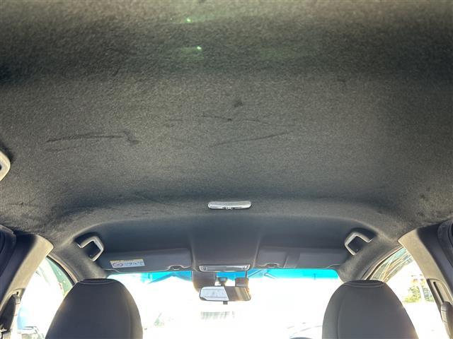 フィットハイブリッド Ｓ　ホンダセンシング　純正８インチナビ　バックカメラ　衝突被害軽減システム　レーダークルーズコントロール　レーンキープアシスト　ＥＴＣ　ＬＥＤヘッドライト　オートライト　純正フロアマット　純正アルミホイール　スペアキー（23枚目）