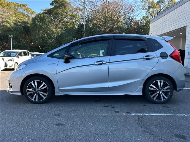 フィットハイブリッド Ｓ　ホンダセンシング　純正８インチナビ　バックカメラ　衝突被害軽減システム　レーダークルーズコントロール　レーンキープアシスト　ＥＴＣ　ＬＥＤヘッドライト　オートライト　純正フロアマット　純正アルミホイール　スペアキー（38枚目）