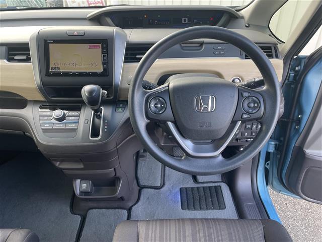 フリード Ｇ・ホンダセンシング　純正７インチナビ／フルセグＴＶ／Ｂｌｕｅｔｏｏｔｈ／ＤＶＤ再生／バックカメラ／両側パワースライドドア／スマートキー／レーダークルーズコントロール／レーンキープアシスト／ビルトインＥＴＣ（9枚目）