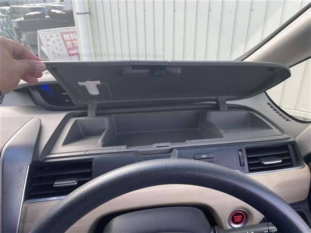 フリード Ｇ・ホンダセンシング　純正７インチナビ／フルセグＴＶ／Ｂｌｕｅｔｏｏｔｈ／ＤＶＤ再生／バックカメラ／両側パワースライドドア／スマートキー／レーダークルーズコントロール／レーンキープアシスト／ビルトインＥＴＣ（12枚目）