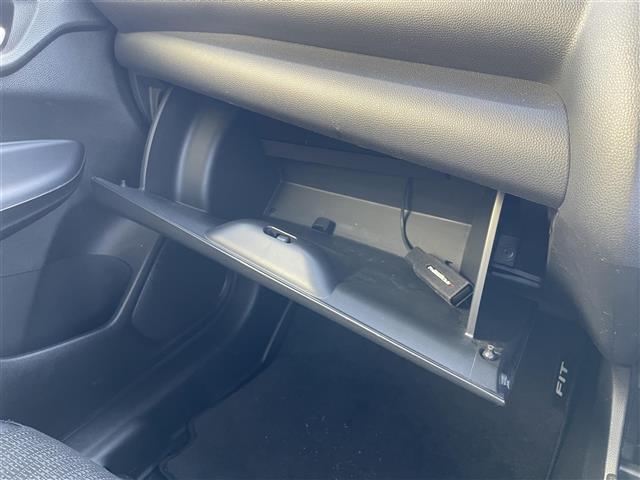 フィット 13G・Lパッケージ 4WD/ワンオーナー/純正7インチナビ/ワンセグTV/Bluetooth/DVD再生/バックカメラ/ドライブレコーダー/LEDオートライト/ETC/ステアリングスイッチ/ホイール付冬タイヤ4本別に有(11枚目)