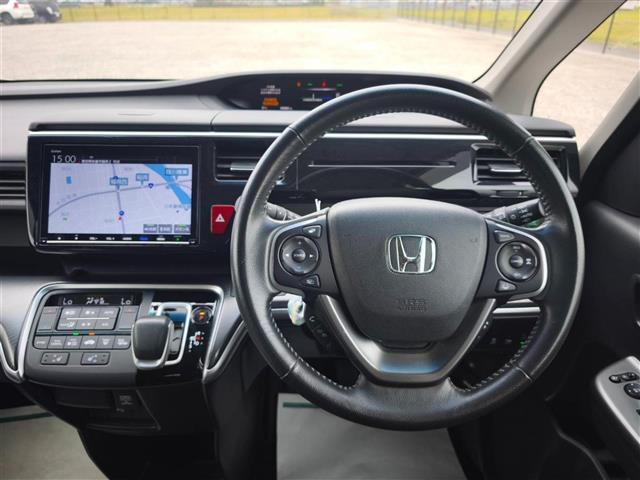 ステップワゴンスパーダ スパーダハイブリッド　Ｇ・ＥＸ　ホンダセンシング　純正ナビ　フルセグ　両側パワースライドドア　バックカメラ　ビルトインＥＴＣ　クルコン　ホンダセンシング　革巻きステアリング　シートヒーター／シートバックテーブル　ロールサンシェード　充電用ＵＳＢ端子（2枚目）