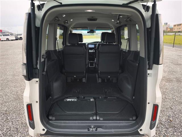 ステップワゴンスパーダ スパーダハイブリッド　Ｇ・ＥＸ　ホンダセンシング　純正ナビ　フルセグ　両側パワースライドドア　バックカメラ　ビルトインＥＴＣ　クルコン　ホンダセンシング　革巻きステアリング　シートヒーター／シートバックテーブル　ロールサンシェード　充電用ＵＳＢ端子（33枚目）