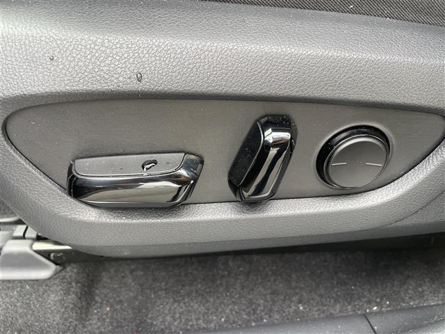 RX RX350 Fスポーツ パノラミックビューモニター/赤レザーシート/メーカーナビ/フルセグTV/Bluetooth/レーダークルコン/ブラインドスポットモニター/パワーバックドア/全席シートヒータ/全席エアシート/(17枚目)