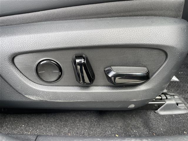 RX RX350 Fスポーツ パノラミックビューモニター/赤レザーシート/メーカーナビ/フルセグTV/Bluetooth/レーダークルコン/ブラインドスポットモニター/パワーバックドア/全席シートヒータ/全席エアシート/(18枚目)