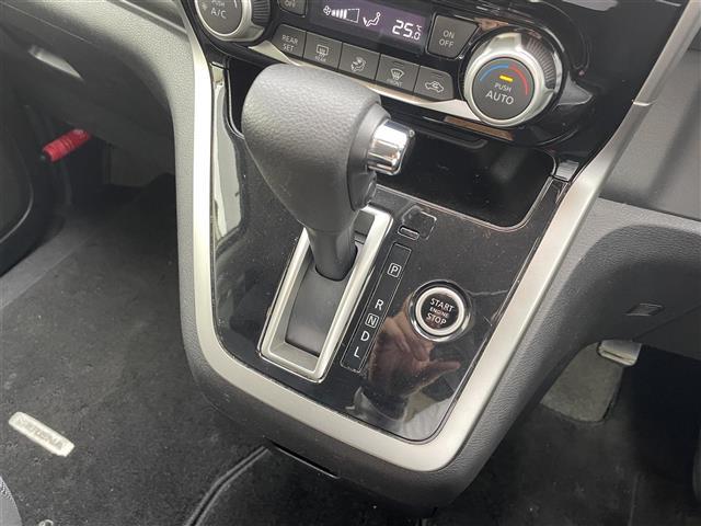 セレナ 　純正７インチナビ／フルセグＴＶ／Ｂｌｕｅｔｏｏｔｈ／ＤＶＤ再生／ミュージックサーバー／ＥＴＣ／ドライブレコーダー／クルーズコントロール／両側パワースライドドア／ＬＥＤヘッドライト／（13枚目）