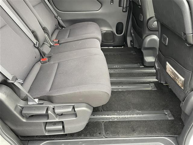 セレナ 　純正７インチナビ／フルセグＴＶ／Ｂｌｕｅｔｏｏｔｈ／ＤＶＤ再生／ミュージックサーバー／ＥＴＣ／ドライブレコーダー／クルーズコントロール／両側パワースライドドア／ＬＥＤヘッドライト／（23枚目）