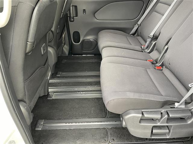 セレナ 　純正７インチナビ／フルセグＴＶ／Ｂｌｕｅｔｏｏｔｈ／ＤＶＤ再生／ミュージックサーバー／ＥＴＣ／ドライブレコーダー／クルーズコントロール／両側パワースライドドア／ＬＥＤヘッドライト／（24枚目）