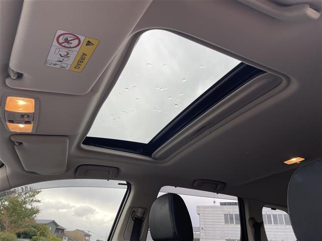 アウトランダーPHEV サンルーフ/4WD/マルチアラウンドモニター/7インチナビ/フルセグTV/Bluetooth/DVD再生/ハーフレザーシート/運転席助手席シートヒーター/ETC/コーナーセンサー/レーダークルコン(2枚目)