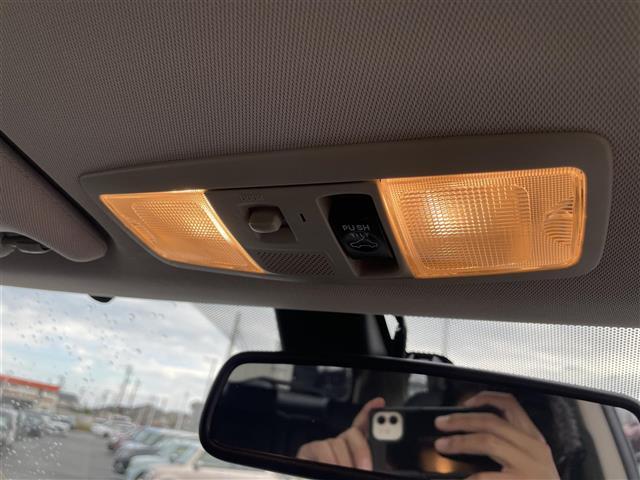 アウトランダーPHEV サンルーフ/4WD/マルチアラウンドモニター/7インチナビ/フルセグTV/Bluetooth/DVD再生/ハーフレザーシート/運転席助手席シートヒーター/ETC/コーナーセンサー/レーダークルコン(12枚目)