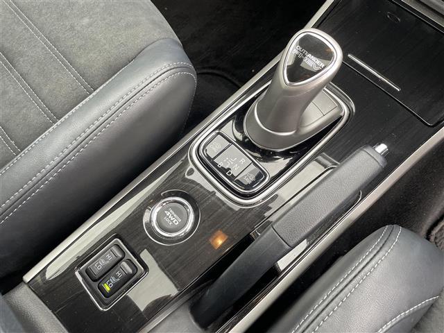 アウトランダーPHEV サンルーフ/4WD/マルチアラウンドモニター/7インチナビ/フルセグTV/Bluetooth/DVD再生/ハーフレザーシート/運転席助手席シートヒーター/ETC/コーナーセンサー/レーダークルコン(18枚目)