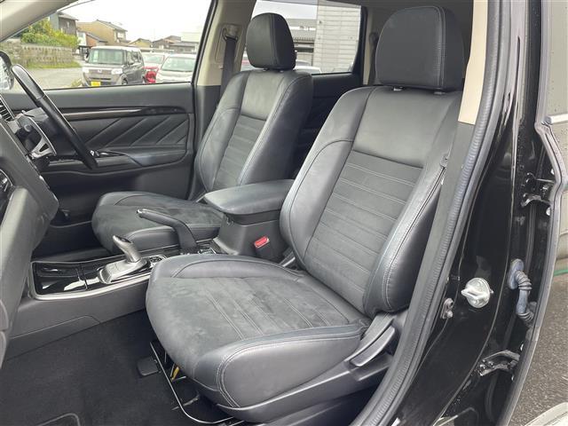 アウトランダーPHEV サンルーフ/4WD/マルチアラウンドモニター/7インチナビ/フルセグTV/Bluetooth/DVD再生/ハーフレザーシート/運転席助手席シートヒーター/ETC/コーナーセンサー/レーダークルコン(19枚目)