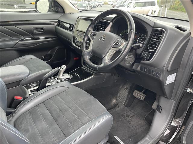 アウトランダーPHEV サンルーフ/4WD/マルチアラウンドモニター/7インチナビ/フルセグTV/Bluetooth/DVD再生/ハーフレザーシート/運転席助手席シートヒーター/ETC/コーナーセンサー/レーダークルコン(21枚目)