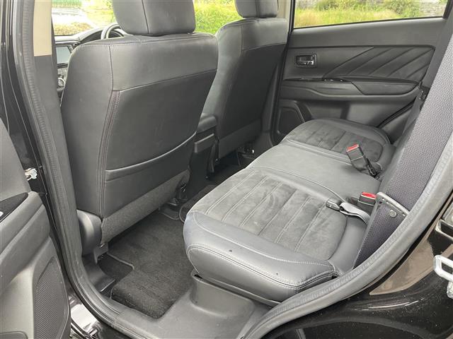 アウトランダーPHEV サンルーフ/4WD/マルチアラウンドモニター/7インチナビ/フルセグTV/Bluetooth/DVD再生/ハーフレザーシート/運転席助手席シートヒーター/ETC/コーナーセンサー/レーダークルコン(23枚目)