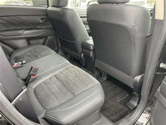 アウトランダーPHEV サンルーフ/4WD/マルチアラウンドモニター/7インチナビ/フルセグTV/Bluetooth/DVD再生/ハーフレザーシート/運転席助手席シートヒーター/ETC/コーナーセンサー/レーダークルコン(24枚目)