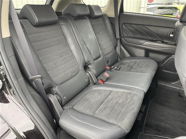 アウトランダーPHEV サンルーフ/4WD/マルチアラウンドモニター/7インチナビ/フルセグTV/Bluetooth/DVD再生/ハーフレザーシート/運転席助手席シートヒーター/ETC/コーナーセンサー/レーダークルコン(25枚目)