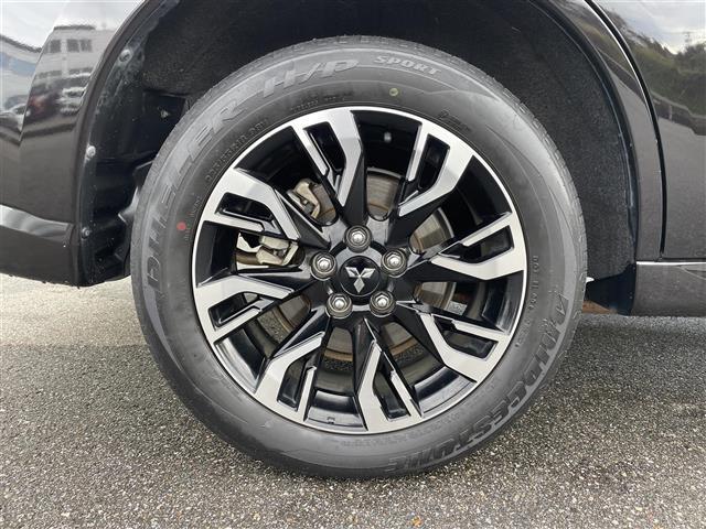 アウトランダーPHEV サンルーフ/4WD/マルチアラウンドモニター/7インチナビ/フルセグTV/Bluetooth/DVD再生/ハーフレザーシート/運転席助手席シートヒーター/ETC/コーナーセンサー/レーダークルコン(29枚目)