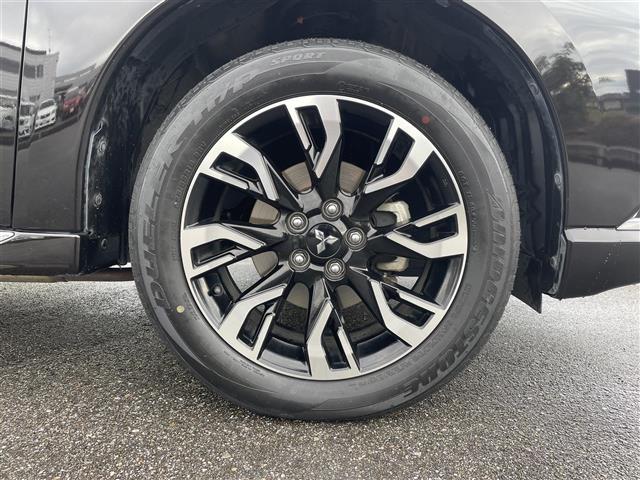 アウトランダーPHEV サンルーフ/4WD/マルチアラウンドモニター/7インチナビ/フルセグTV/Bluetooth/DVD再生/ハーフレザーシート/運転席助手席シートヒーター/ETC/コーナーセンサー/レーダークルコン(31枚目)