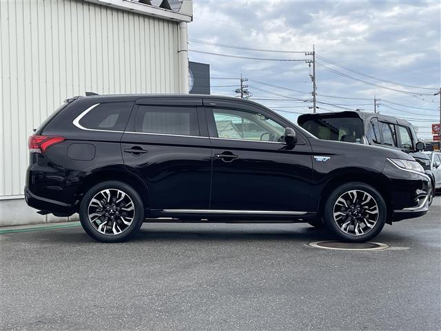 アウトランダーPHEV サンルーフ/4WD/マルチアラウンドモニター/7インチナビ/フルセグTV/Bluetooth/DVD再生/ハーフレザーシート/運転席助手席シートヒーター/ETC/コーナーセンサー/レーダークルコン(35枚目)
