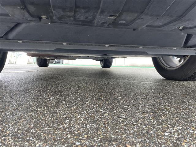 アウトランダーPHEV サンルーフ/4WD/マルチアラウンドモニター/7インチナビ/フルセグTV/Bluetooth/DVD再生/ハーフレザーシート/運転席助手席シートヒーター/ETC/コーナーセンサー/レーダークルコン(41枚目)