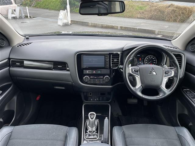 アウトランダーPHEV サンルーフ/4WD/マルチアラウンドモニター/7インチナビ/フルセグTV/Bluetooth/DVD再生/ハーフレザーシート/運転席助手席シートヒーター/ETC/コーナーセンサー/レーダークルコン(42枚目)