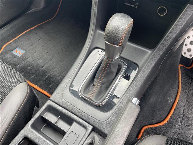 XV 2.0i-L アイサイト 7インチナビ/フルセグTV/Bluetooth/DVD再生/Bカメラ/ビルトインETC/スマートキー/前席パワーシート/HIDオートライト/フォグライト/STiリアスポイラー/プッシュスタートエンジン(4枚目)