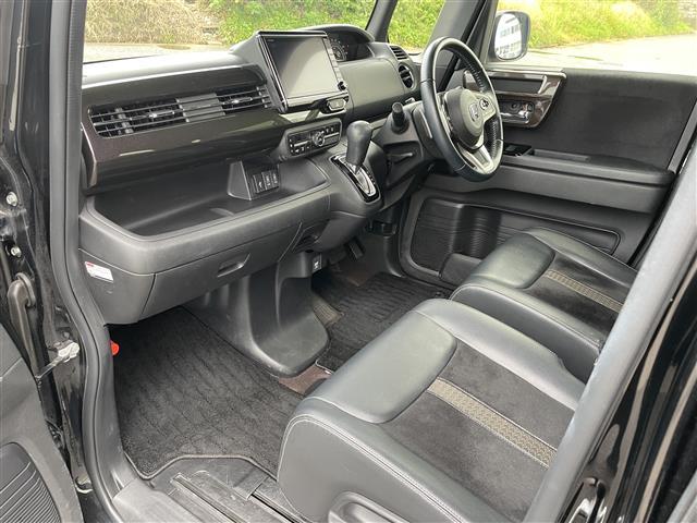 N-BOXカスタム G・EXターボホンダセンシング 純正8インチナビ/フルセグTV/Bluetooth/DVD再生/Bカメラ/両側パワースライドドア/前後ドライブレコーダー/ハーフレザーシート/ビルトインETC/レーダークルコン/レーンキープ(22枚目)