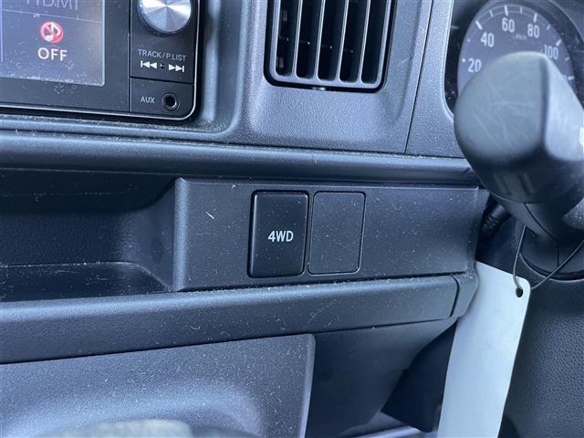 気になる車はすぐにお問い合わせください！画面右側の００６６から始まる無料ダイヤルからお問い合わせ下さい！専門スタッフがお車のご質問にお答えいたします！