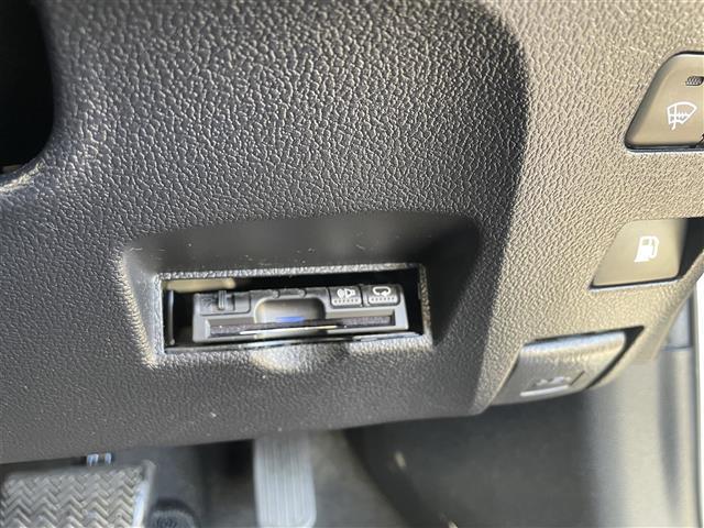 プリウス Sセーフティプラス サンルーフ/モデリスタ風フルエアロ/ALPINE製8インチナビ/フルセグTV/Bluetooth/DVD再生/レーダークルーズコントロール/レーンキープアシスト/ビルトインETC(9枚目)