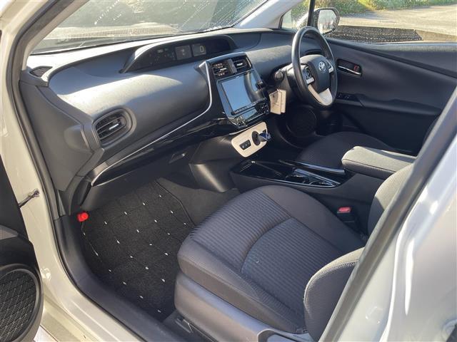 プリウス Sセーフティプラス サンルーフ/モデリスタ風フルエアロ/ALPINE製8インチナビ/フルセグTV/Bluetooth/DVD再生/レーダークルーズコントロール/レーンキープアシスト/ビルトインETC(18枚目)