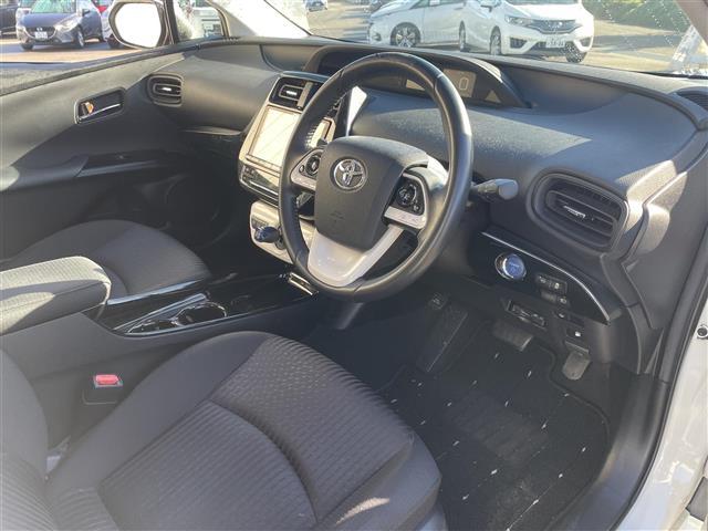 プリウス Sセーフティプラス サンルーフ/モデリスタ風フルエアロ/ALPINE製8インチナビ/フルセグTV/Bluetooth/DVD再生/レーダークルーズコントロール/レーンキープアシスト/ビルトインETC(19枚目)