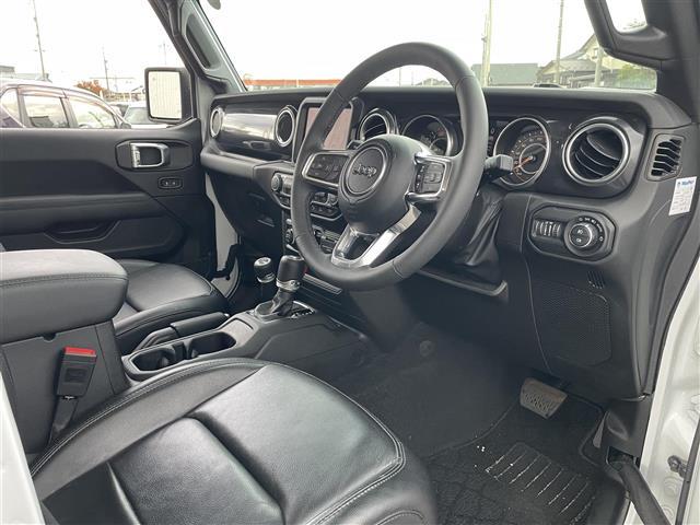 ジープ・ラングラーアンリミテッド サハラ アルティテュード ワンオーナー/黒革/ナビ/フルセグTV/Bluetooth/フロントカメラ/サイドカメラ/リアカメラ/レーダークルーズコントロール/純正AW付冬タイヤ4本有/ETC/AC100V電源(22枚目)