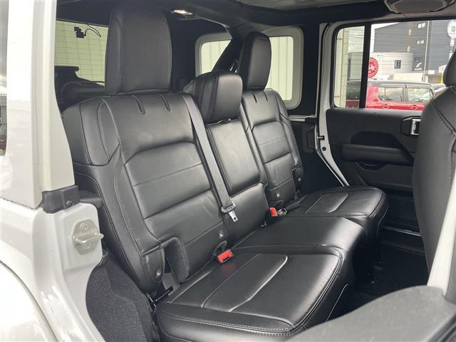 ジープ・ラングラーアンリミテッド サハラ アルティテュード ワンオーナー/黒革/ナビ/フルセグTV/Bluetooth/フロントカメラ/サイドカメラ/リアカメラ/レーダークルーズコントロール/純正AW付冬タイヤ4本有/ETC/AC100V電源(27枚目)