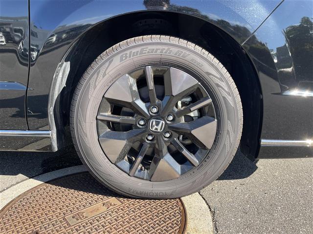 ステップワゴン ｅ：ＨＥＶスパーダ　メーカーナビ／フルセグＴＶ／Ｂｌｕｅｔｏｏｔｈ／ＤＶＤ再生／アラウンドビューモニター／両側パワースライドドア／レーダークルコン／レーンキープ／ブラインドスポットモニター／ハーフレザー／ビルトインＥＴＣ（32枚目）