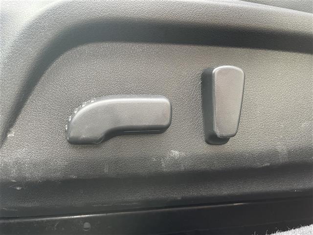 レガシィアウトバック リミテッド　ブラックレザーシート／純正８インチナビ／フルセグＴＶ／Ｂｌｕｅｔｏｏｔｈ／ＤＶＤ再生／シートヒーター／ドライブレコーダー／ビルトインＥＴＣ／パワーバックドア／ルーフレール／ＨＩＤオートライト（5枚目）