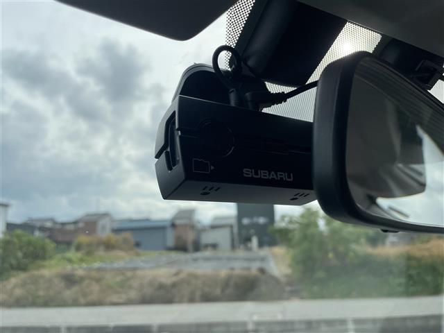 レガシィアウトバック リミテッド　ブラックレザーシート／純正８インチナビ／フルセグＴＶ／Ｂｌｕｅｔｏｏｔｈ／ＤＶＤ再生／シートヒーター／ドライブレコーダー／ビルトインＥＴＣ／パワーバックドア／ルーフレール／ＨＩＤオートライト（13枚目）