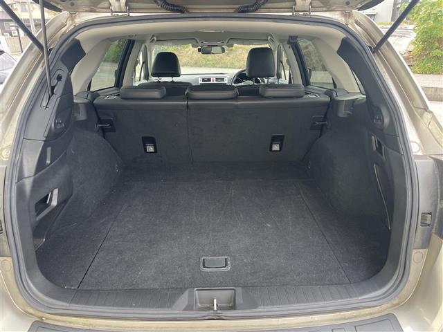 レガシィアウトバック リミテッド　ブラックレザーシート／純正８インチナビ／フルセグＴＶ／Ｂｌｕｅｔｏｏｔｈ／ＤＶＤ再生／シートヒーター／ドライブレコーダー／ビルトインＥＴＣ／パワーバックドア／ルーフレール／ＨＩＤオートライト（28枚目）