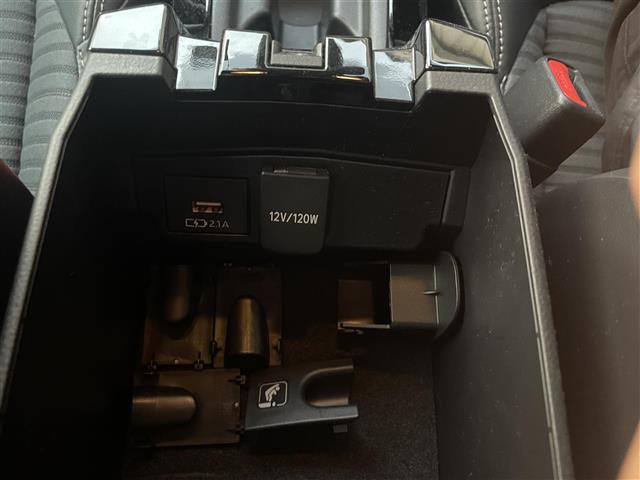 カローラツーリング ハイブリッド　ダブルバイビー　純正８インチメーカーディスプレイオーディオ／Ｂｌｕｅｔｏｏｔｈ／ミラーキャスト／Ｂカメラ／コーナーセンサー／レーダークルーズコントロール／レーンキープアシスト／ハーフレザーシート／ビルトインＥＴＣ（10枚目）